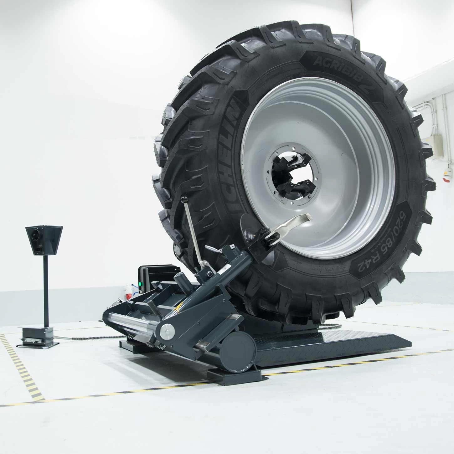 Masina dejantat Roti Camioane, Utilaje Agricole RHM-1456 Basic