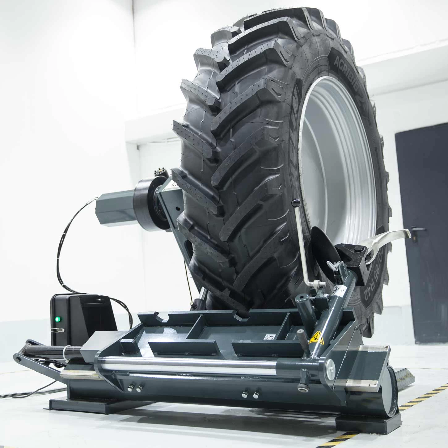 Masina dejantat Roti Camioane, Utilaje Agricole RHM-1456 Basic